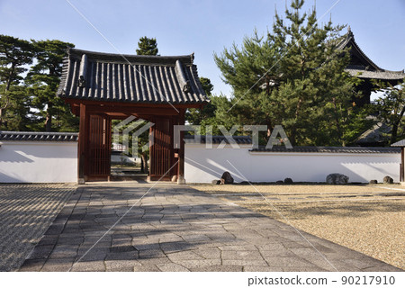 Tsugenmon Manpukuji Temple 90217910