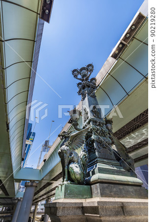 Kirin statue of Tokyo Nihonbashi and Metropolitan Expressway Kirin statue of Tokyo Nihonbashi and Metropolitan Expressway 90219280