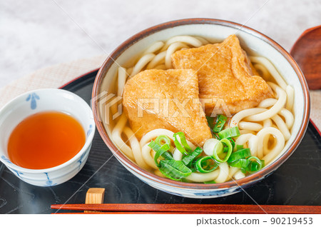 Home-cooked fox udon with eggs Home-cooked fox udon with eggs 90219453