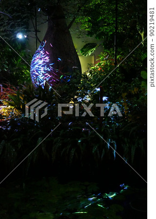Illuminated bottle tree 90219481