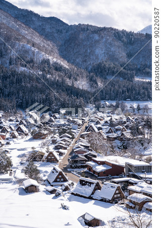《岐阜縣》雪中的白川鄉，冬天的合掌造村《暮光之城》 90220587
