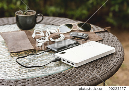 charging smartphone with power bank charging smartphone with power bank 90223257