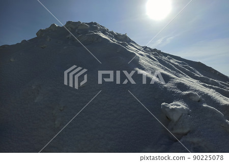 High pile of white snow on winter sunny day. 90225078