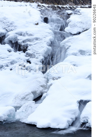 Frozen waterfall in the middle of winter (Inukoro no Taki, Minamiaiki Village, Nagano Prefecture) Frozen waterfall in the middle of winter (Inukoro no Taki, Minamiaiki Village, Nagano Prefecture) 90226648