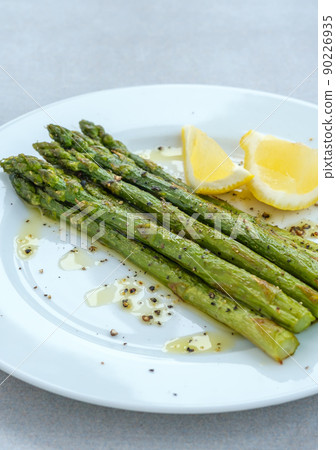 Bunch of cooked asparagus 90226935