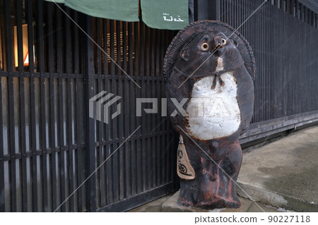 冬天擺在店前的幸運貉公仔(長野縣鹽尻市奈良井宿) 冬天擺在店前的幸運貉公仔(長野縣鹽尻市奈良井宿) 90227118