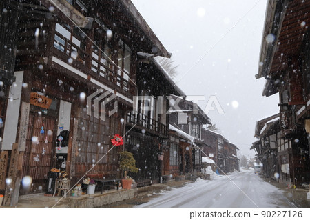 寒冷季節的驛站街景(長野縣鹽尻市奈良井宿) 寒冷季節的驛站街景(長野縣鹽尻市奈良井宿) 90227126