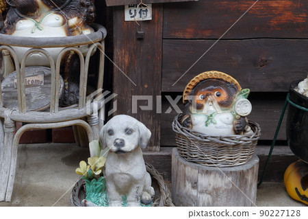 Dolls that take turns at the eaves (Narai-juku, Shiojiri City, Nagano Prefecture) 90227128