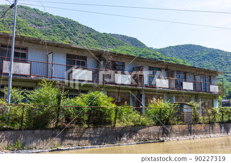 An old and very beautiful building in Bizen City, Okayama Prefecture, Japan 90227319