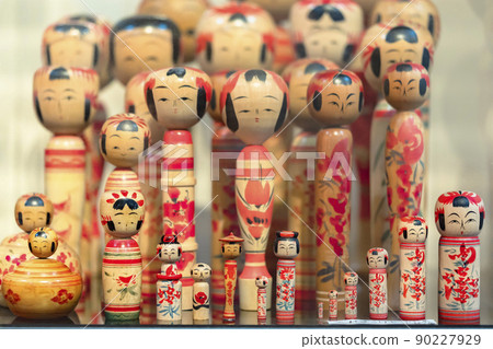 [Sugamo, Tokyo] Kokeshi dolls from all over Japan are on display at the Takaiwaji Congregation Hall in various shapes. 90227929