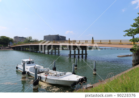 A view of the historically famous Seta no Kara Bridge and the Seta River in Otsu City, Shiga Prefecture 90228376