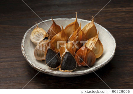 Black garlic from Aomori prefecture Black garlic from Aomori prefecture 90229006