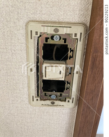 Electric switch cover removal Electric switch cover removal 90229213