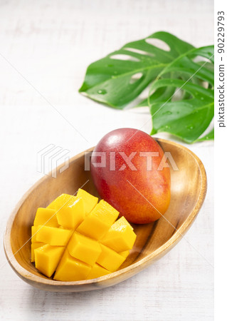 [Tropical fruit] Ripe domestic mango 90229793