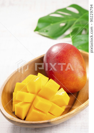 [Tropical fruit] Ripe domestic mango 90229794