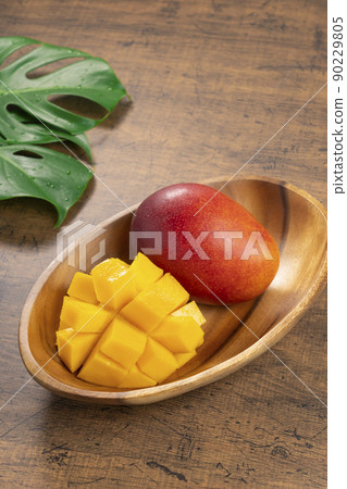 [Tropical fruit] Ripe domestic mango 90229805
