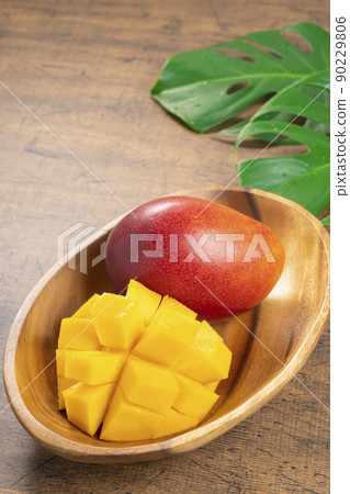 [Tropical fruit] Ripe domestic mango 90229806