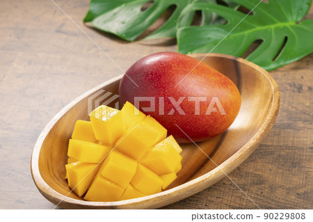 [Tropical fruit] Ripe domestic mango 90229808