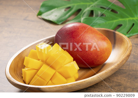 [Tropical fruit] Ripe domestic mango 90229809