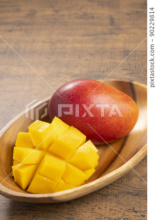[Tropical fruit] Ripe domestic mango 90229814