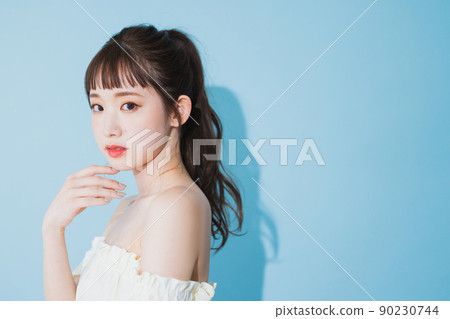 Summer woman light blue back 90230744