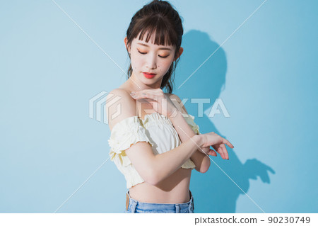 Summer woman light blue back 90230749