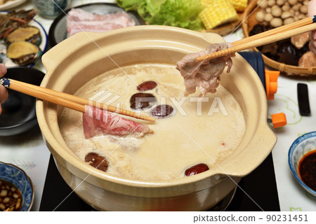Chinese hot pot 90231451