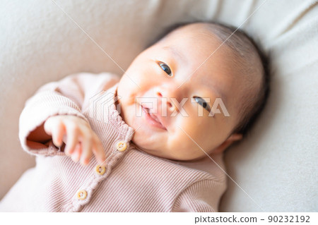 健康寶寶出生一個月後的面部表情 冷卻交流 90232192