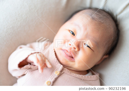 Baby's facial expression, crying, vomiting, painful regurgitation, coughing, bitter, sour tongue, one month old Baby's facial expression, crying, vomiting, painful regurgitation, coughing, bitter, sour tongue, one month old 90232196