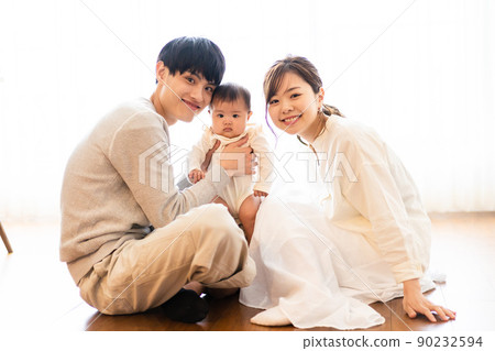 Happy family to have fun raising children Happy family to have fun raising children 90232594