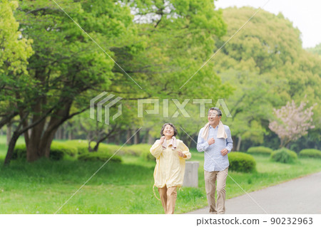Active senior walking couple 90232963