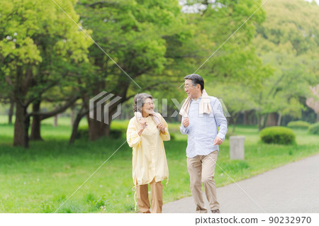 Active senior walking couple 90232970