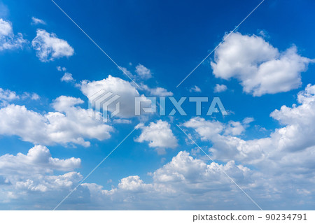 Blue sky background with many cumulus clouds 90234791