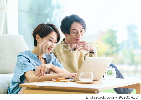 Men and women home Men and women home 90235418