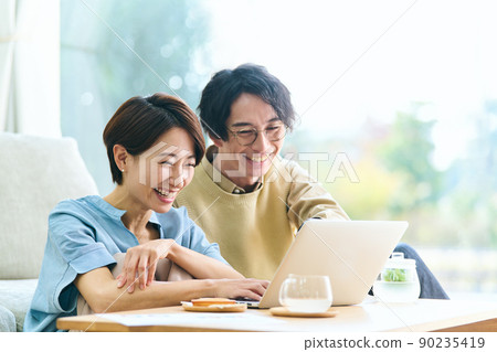 男人和女人回家 90235419