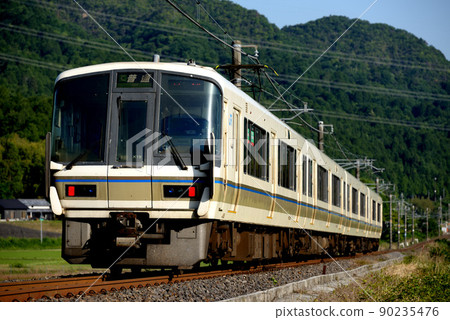 草津線運行的4 221系普通列車 90235476