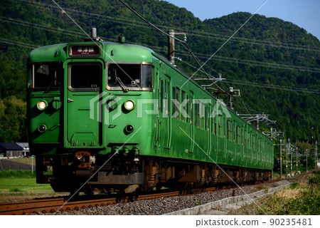 草津線運行的4輛113系列地方列車（生動風格） 90235481