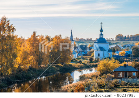 The ancient town of Suzdal in the evening. 90237983
