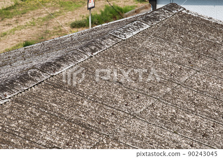 Asbestos level 3 roof 90243045