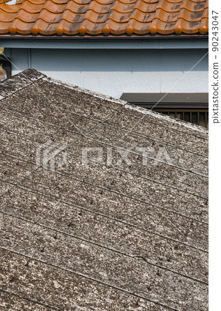 Asbestos level 3 roof 90243047