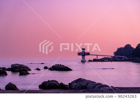 Evening view of a sandy beach called Sakurahama on the east side of the Tatsukushi coast in Tosashimizu City, Kochi Prefecture 90243263