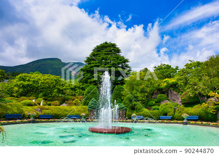 Western style garden 90244870