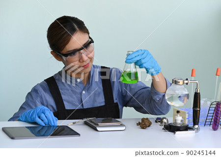 Scientist making herbal medicine from herb in the laboratory. Herbal alternative medicine, cbd oil concept 90245144