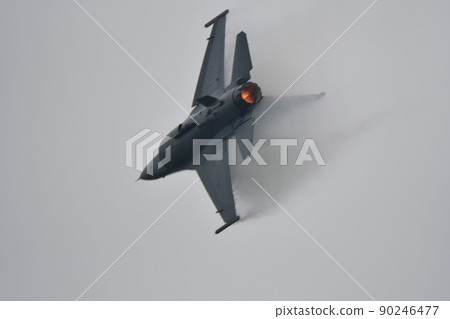 美軍日本 F-16 戰鬥機機動飛行 90246477