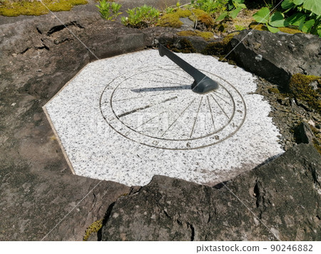 Sundial 90246882