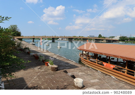 滋賀縣大津市歷史悠久的瀨田之空橋和瀨田川景觀 滋賀縣大津市歷史悠久的瀨田之空橋和瀨田川景觀 90248089