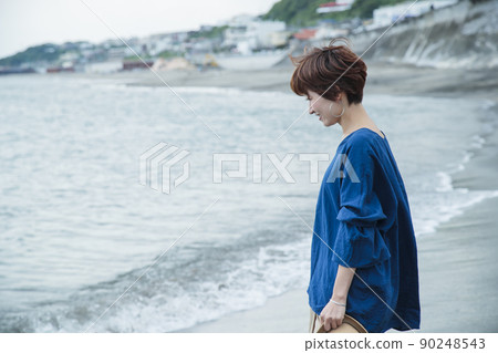 海上漫步、女性沙灘、沙灘旅行、觀光、沙灘 90248543
