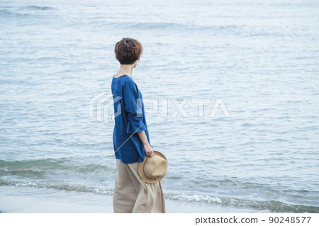 Sea walk, female sandy beach, beach trip, sightseeing, beach 90248577
