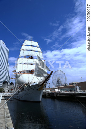 一艘帆船在一個晴天 90250057