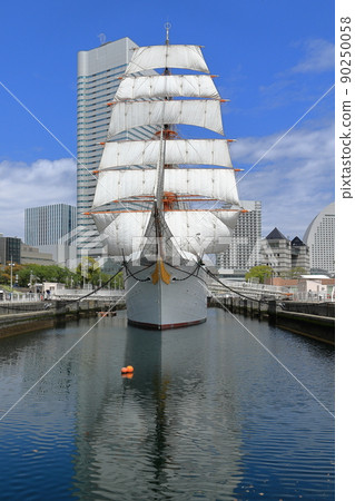 一艘帆船在一個晴天 90250058